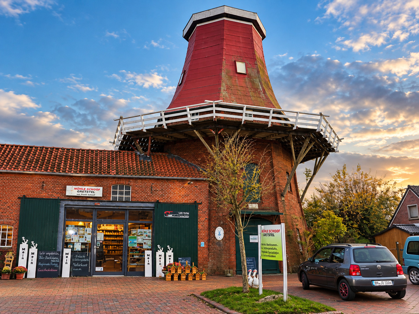 Zwillingsmühlen Greetsiel: Die Rote Mühle – Schoof’s Mühle